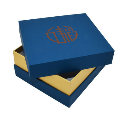 Le carton a stigmatisé le boîte-cadeau pré enveloppé le fond en soie de couvercle de l'emballage deux