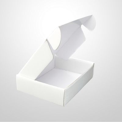 L'emballage ondulé d'annonce blanche simple enferme dans une boîte l'expédition rapide pliante pour l'écharpe de cadeaux de chaussures