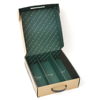 L'annonce ondulée de impression noire enferme dans une boîte le carton d'expédition du vin 6B