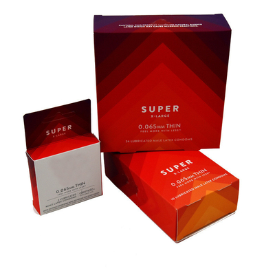 Boîte de préservatif de la couleur 350g Artpaper de Pantone avec le logo gravant en refief